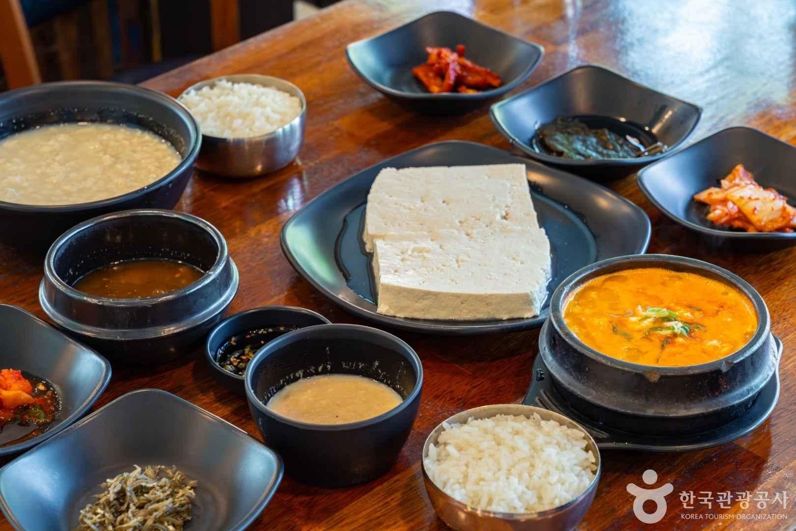 Chodang Sundubu (Chodang Soft Bean Curd)