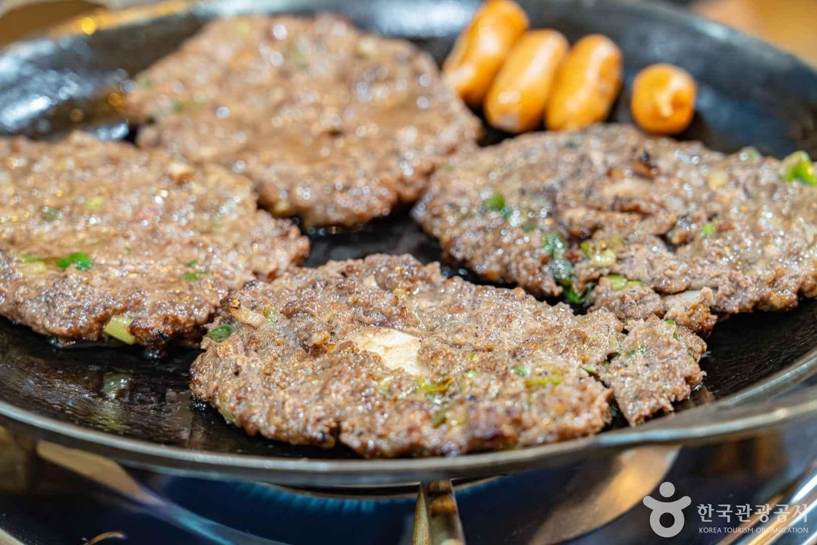 Tteokgalbi (Grilled Galbi Patties)